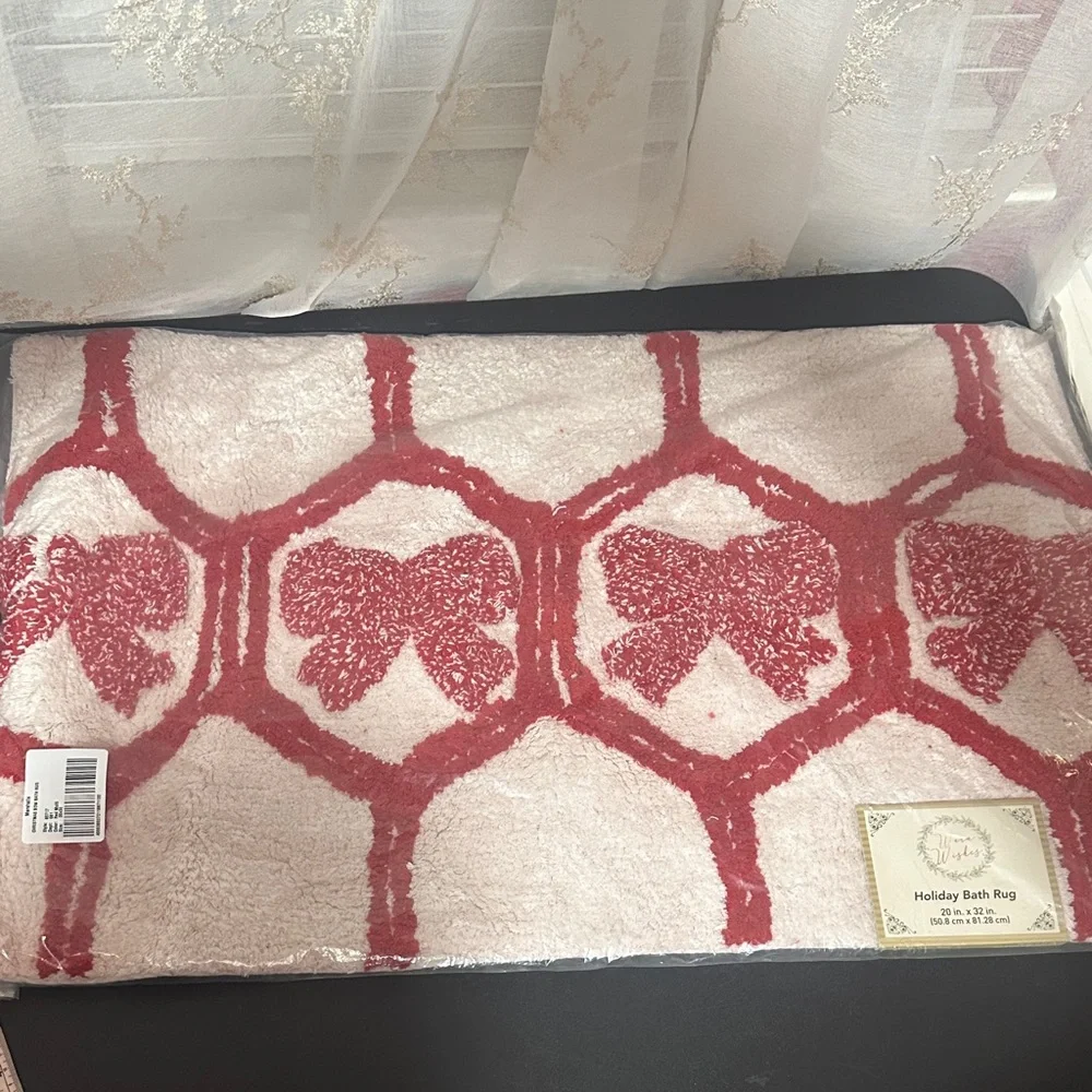 Red and pink bow bath rug 20” x 32”